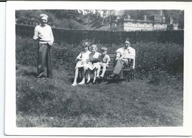 Arnold Ashton, Margaret Ashton, Ann Dawson, Anthony Ashton, Jos Dawson b.1922